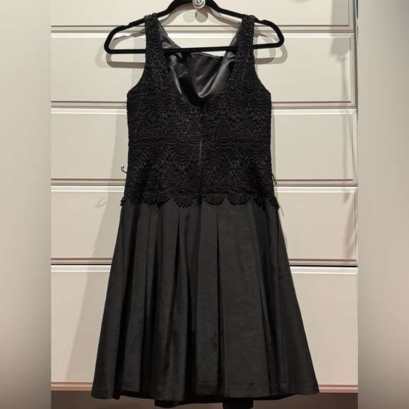 White House Black Market Lace Appliqué Sleeveless Dress Size 4 Y2K Fit & Flare - Picture 3 of 6